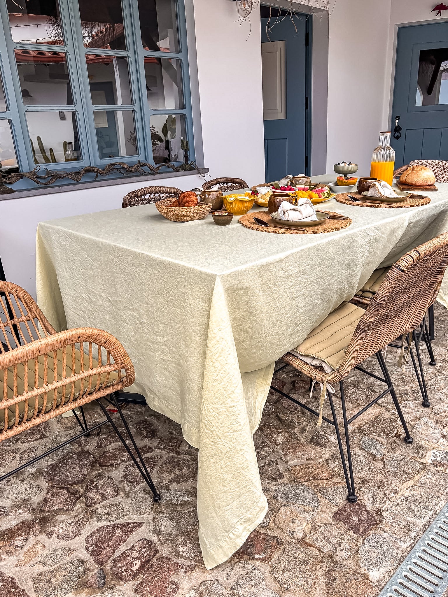 Toalha de mesa com canto inglês 100% Linho